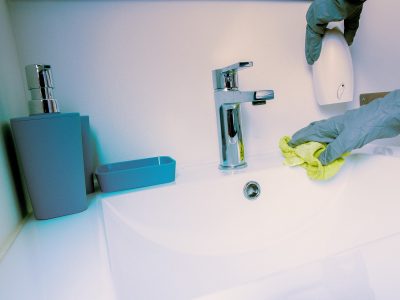 Essential-Bath-Cleaning-Tips